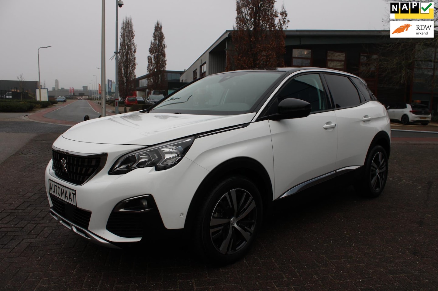 Peugeot 3008 - 1.2 PURE TECH ALLURE AUTOMAAT NAVIGATIE - AutoWereld.nl