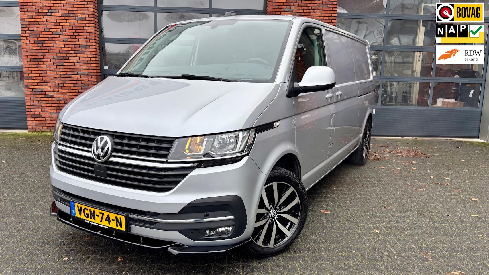 Volkswagen Transporter - 2.0 TDI 150PK L2H1 |Dubbele schuifdeur|Luchtvering|Apple Carplay|Spoilers - AutoWereld.nl