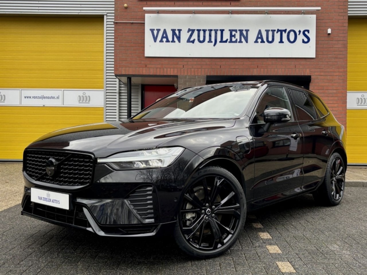 Volvo XC60 - T6 AWD Recharge Black Edition Pano 21" 360 H&K - AutoWereld.nl