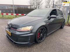 Volkswagen Golf - 2.0 TSI GTI Performance DSG 19inch Pano LEDER NAP