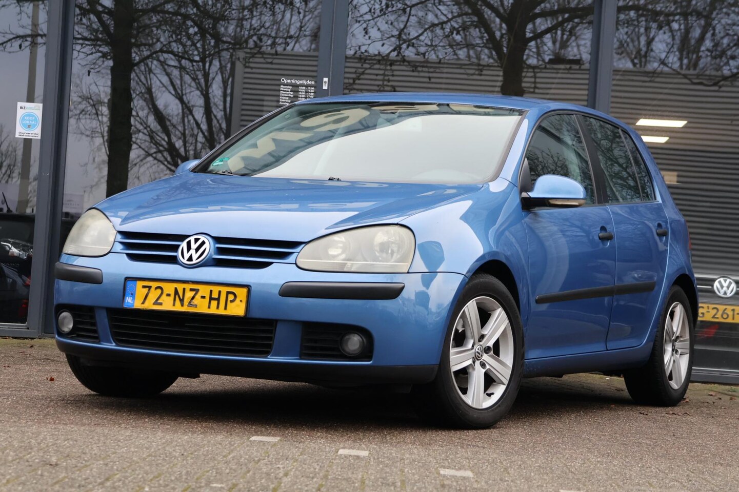 Volkswagen Golf - 1.6 FSI Trendline|AUTOMAAT|Camera|Carplay| - AutoWereld.nl