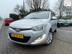 Hyundai i20 - 1.2i i-Deal A-C Elek Pakket Lmv Navi Apk 10-25