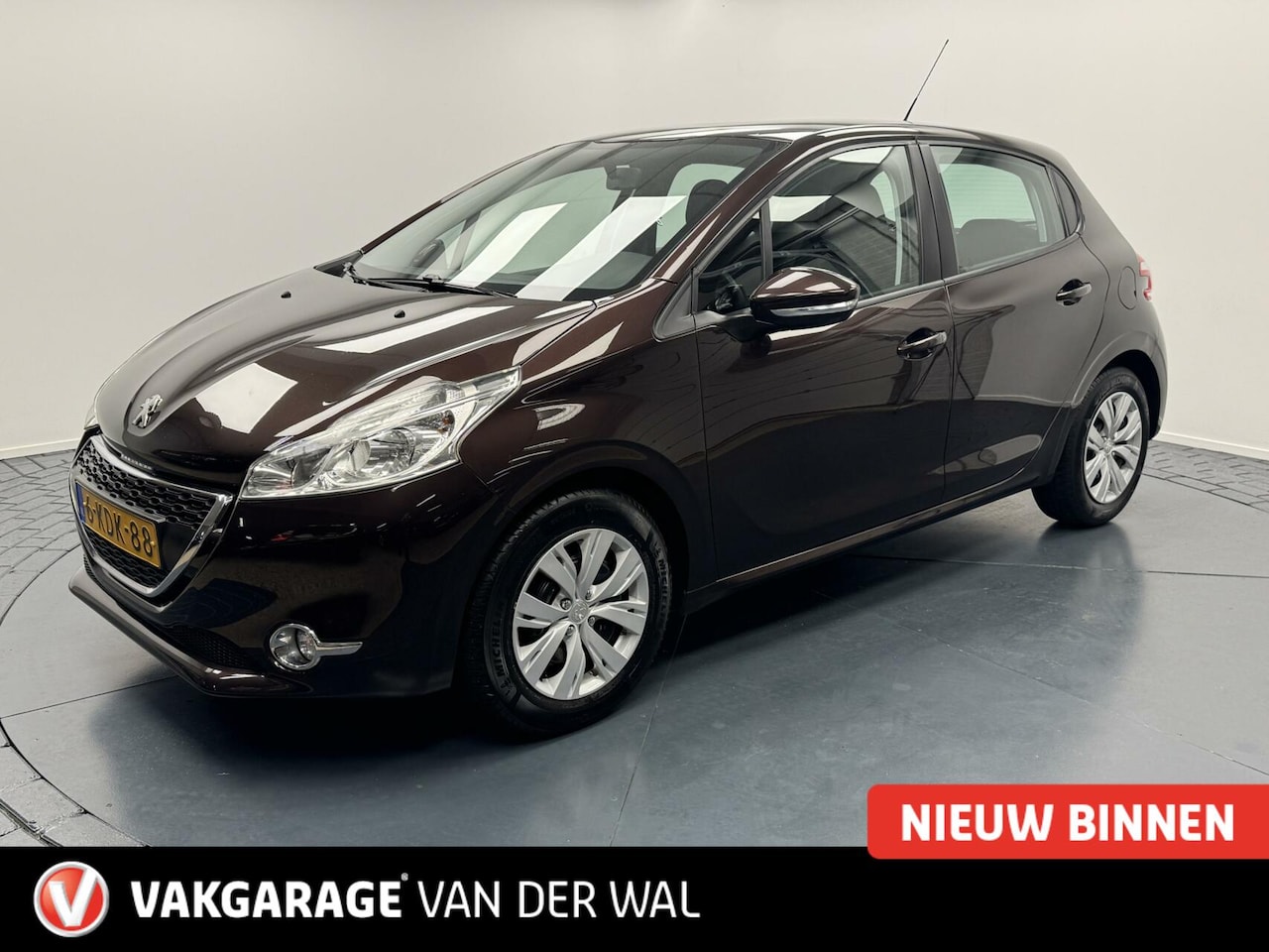 Peugeot 208 - 1.2 VTi Airco-Navigatie-Cr.contr-Parkeersensoren-Bluetooth - AutoWereld.nl