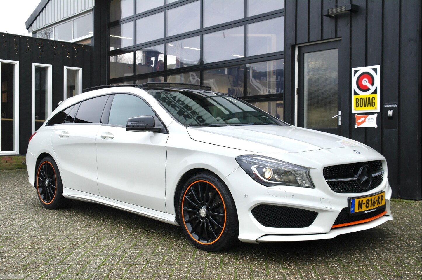 Mercedes-Benz CLA-klasse Shooting Brake - 200 OrangeArt Edition AMG-Pakket | Dealer Onderhouden | Trekhaak - AutoWereld.nl