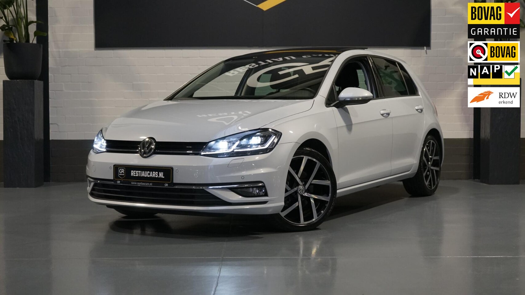 Volkswagen Golf - 7.5 1.4 TSI Highline AUTOMAAT-ACC-CAMERA-CLIMA-KEYLESS-MASSAGE-NAVIGATIE-PANORAMA-VIRTUEEL - AutoWereld.nl