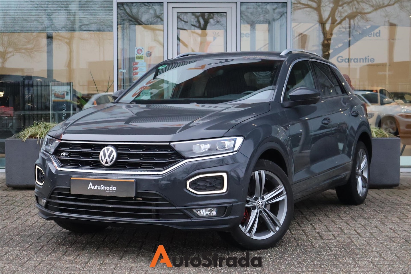 Volkswagen T-Roc - 1.5 TSI R-LINE 150pk DSG I Carplay | Virtual I Navi I Climate I ACC I 1e eigenaar - AutoWereld.nl