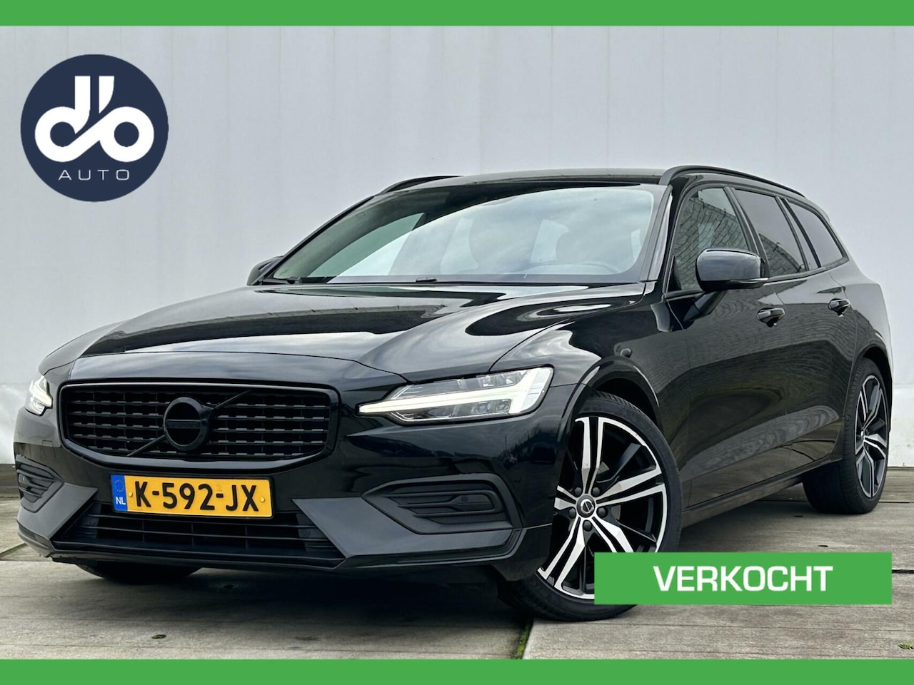 Volvo V60 - 2.0 B3 Momentum ORG. NL + DEALER O.H I 19" LMV I NAVI + CAMERA - AutoWereld.nl