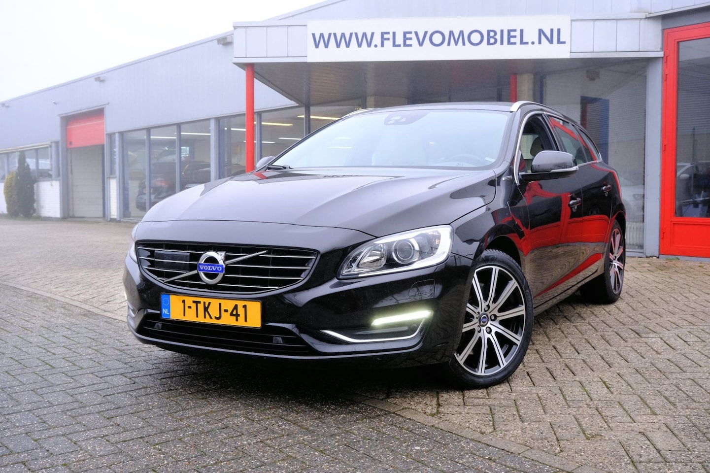 Volvo V60 - 2.4 D6 AWD Plug-In Hybrid Summum Aut. Pano|1e Eig|Leder|Xenon|Adapt.Cruise|Enz! - AutoWereld.nl