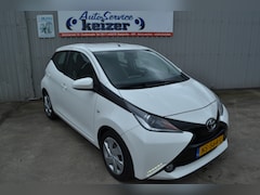 Toyota Aygo - 1.0 VVT-i x-play Airco Nav Camera