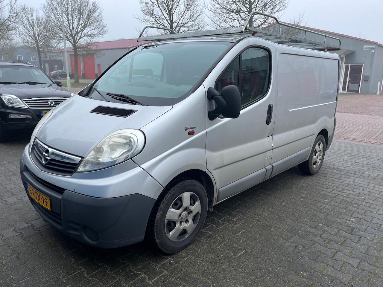 Opel Vivaro - 2.0 CDTI 90pk L1H1 / Airco / Cruise / Navi / Trekhaak max. 2.000kg / Imperiaal / 3 zits bu - AutoWereld.nl