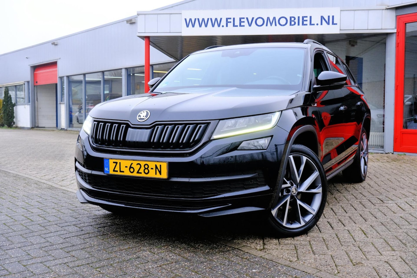 Skoda Kodiaq - 2.0 TDI Sportline Business Aut. Pano|Leder-Alcantara|1e Eig|Navi|Cam|Virtual Disp|Enz! - AutoWereld.nl