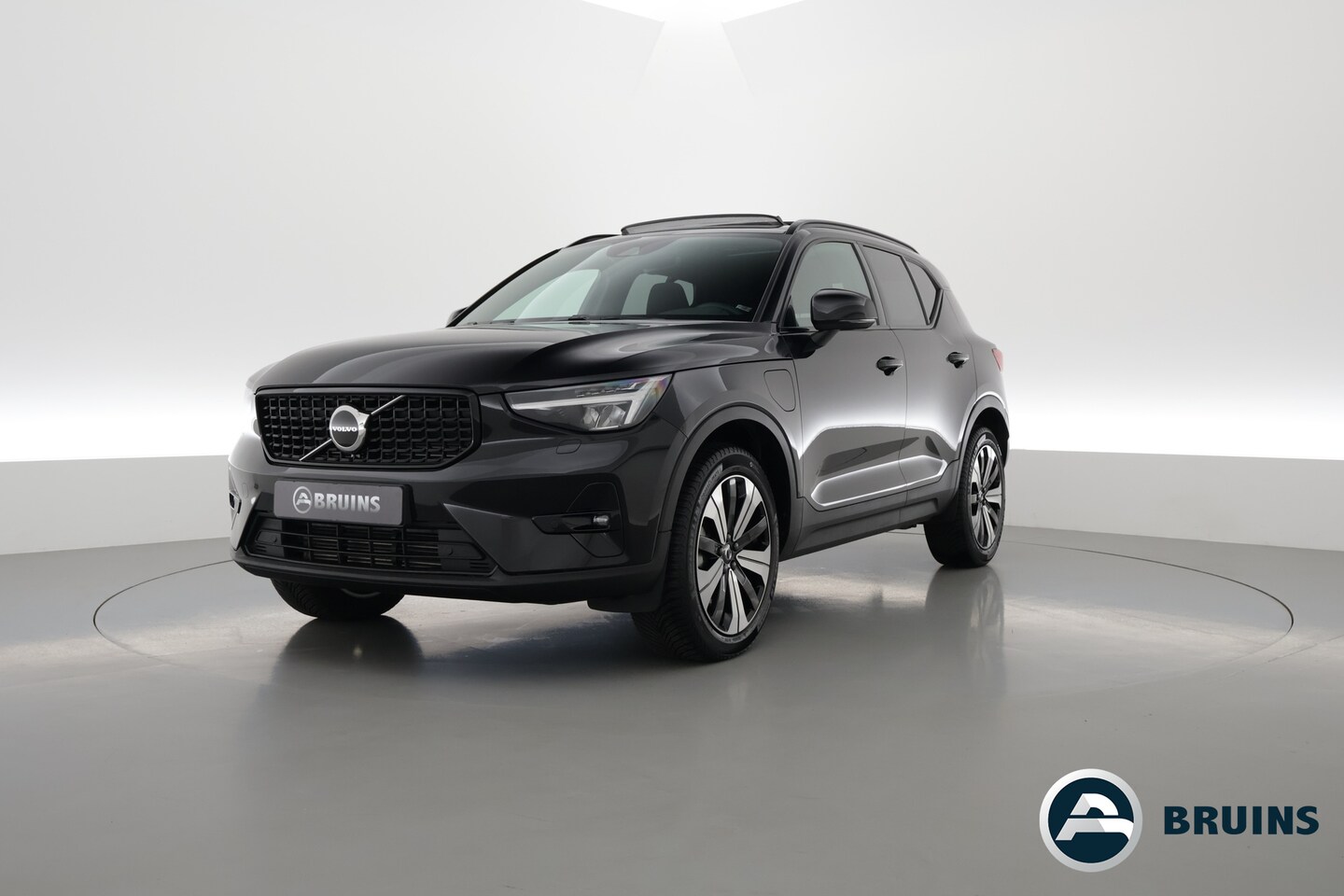 Volvo XC40 - T5 Recharge Plus Dark | Pano | Pilot Assist | Stoel- Stuurverw. | Elek. Trekhaak | Camera - AutoWereld.nl