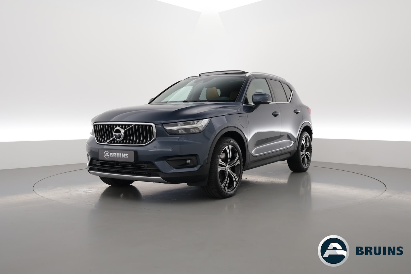 Volvo XC40 - 1.5 T5 Recharge Inscription | Pano-dak | 360 camera | H&K audio | Leer | adap. cruise | Bl - AutoWereld.nl