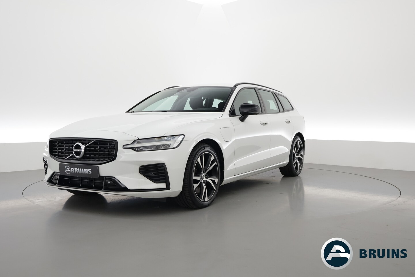 Volvo V60 - 2.0 T6 Recharge AWD R-Design Expression | Stoel- Stoelverwarming | Trekhaak | Apple Carpla - AutoWereld.nl