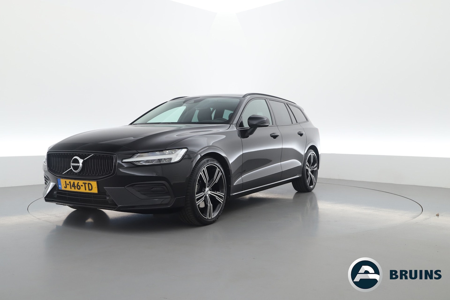 Volvo V60 - 2.0 B3 Momentum Advantage | Navi | Stoel- Stuurverw. | Elek. Stoelen | Camera | 19'' | - AutoWereld.nl