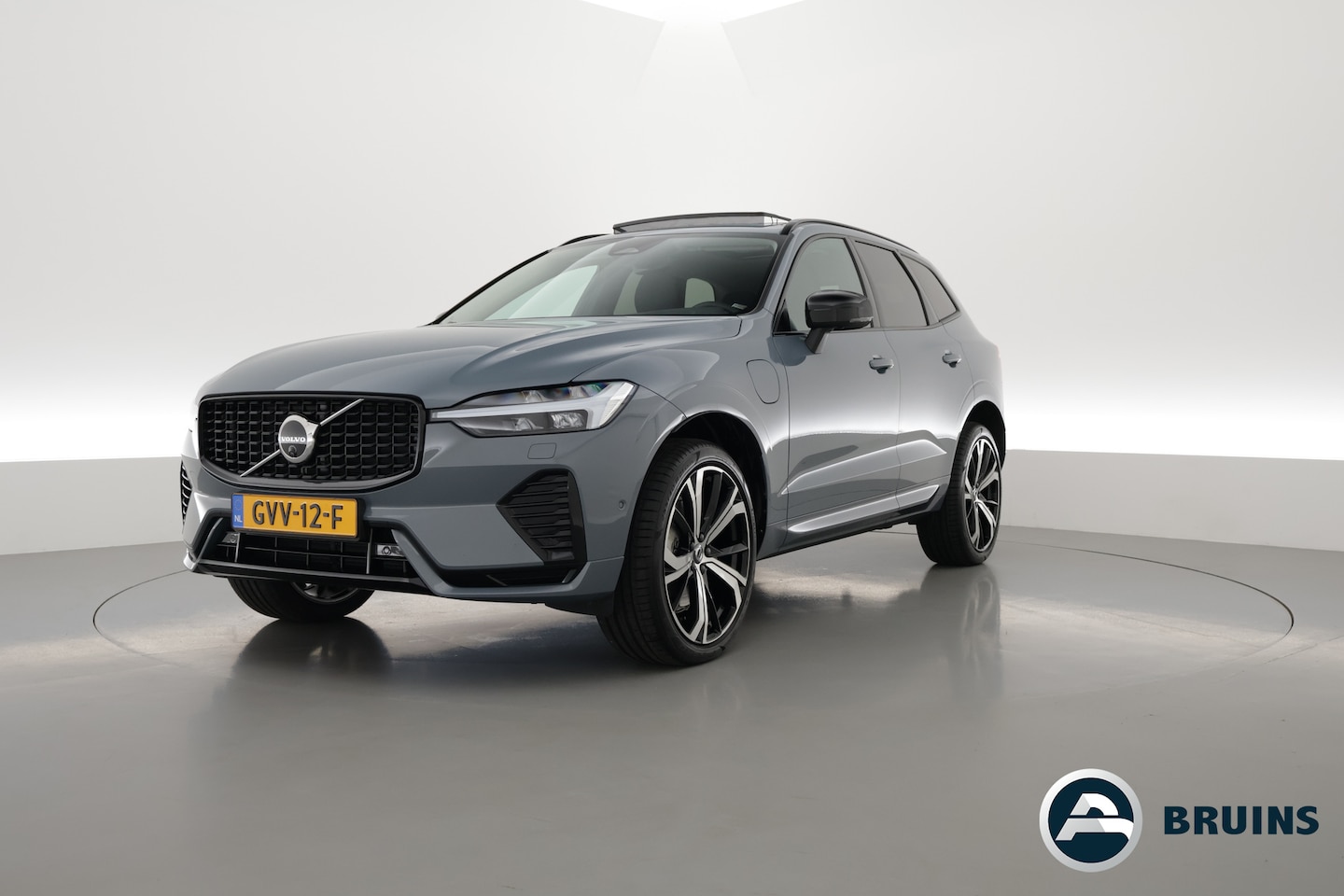 Volvo XC60 - T6 Recharge Plus Dark | Pano | Luchtvering | Trekhaak | 360cam | Pilot Assist | H&K | Elek - AutoWereld.nl