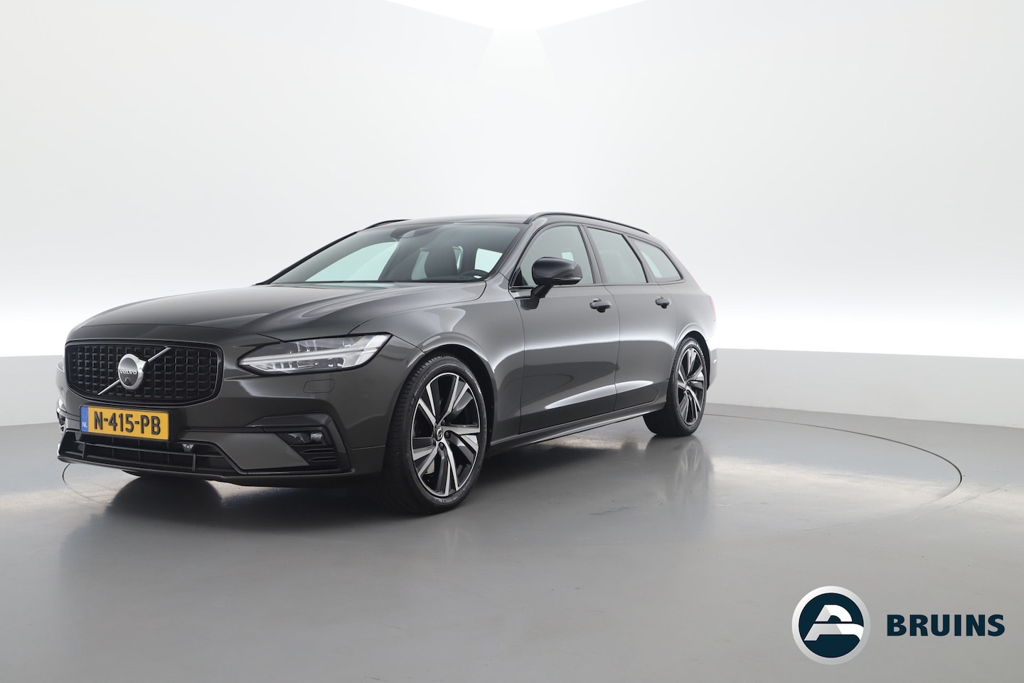 Volvo V90 - 2.0 B4 R-Design | Navi | Pilot Assist | Memory Seats | 360cam | Stoel- Stuurverw. | Elek. - AutoWereld.nl