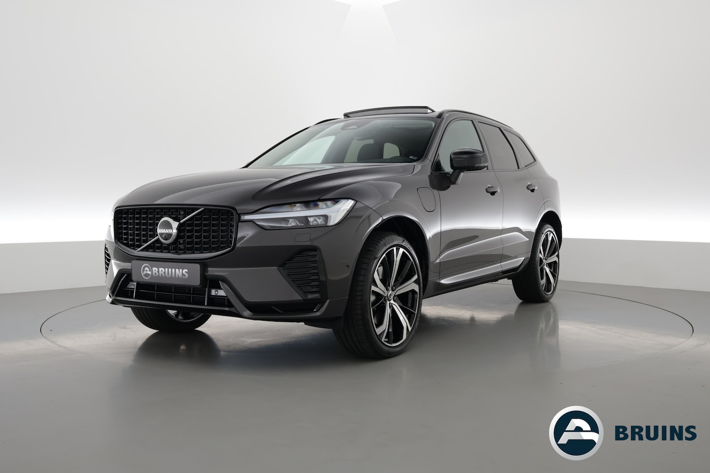 Volvo XC60 - T6 Recharge Plus Dark Long Range. | Luchtvering | Pano | Trekhaak | 360cam | 21" | Memory - AutoWereld.nl