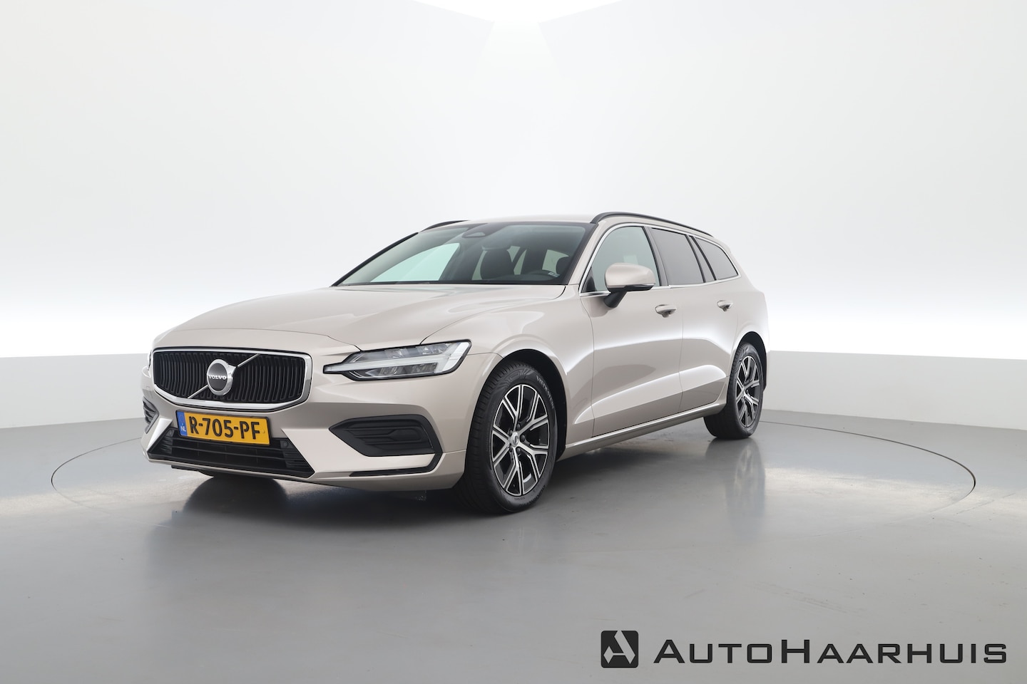 Volvo V60 - 2.0 B3 Core | Stoel + stuurverwarming | Camera | Adap. cruise | Blis | - AutoWereld.nl