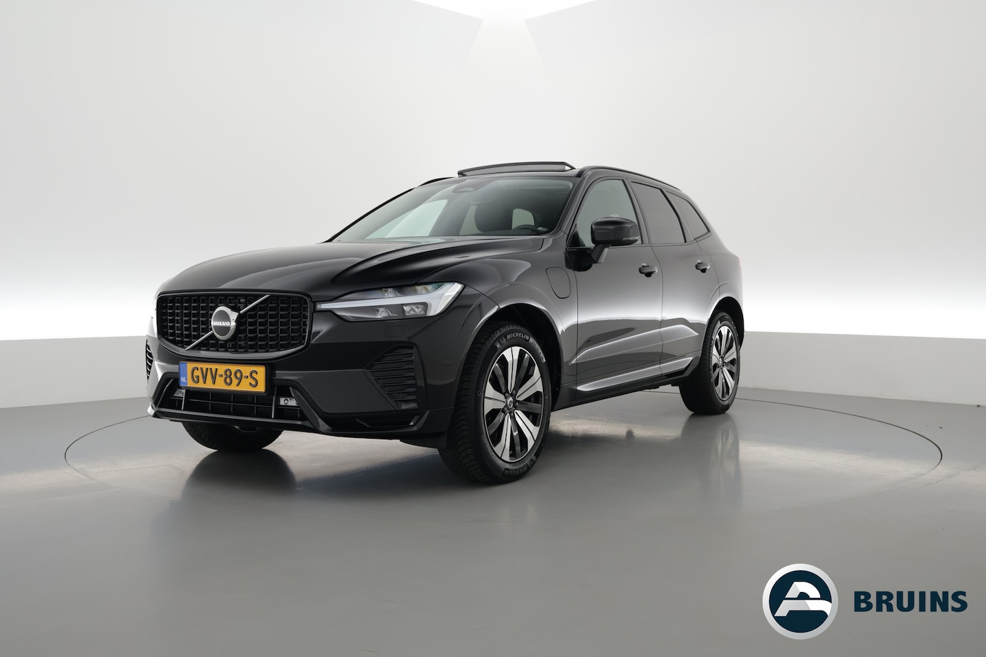 Volvo XC60 - 2.0 T6 Plug-in hybrid AWD Plus Dark | Pano | Harman Kardon | Elek. Trekhaak | 4x Stoeverw. - AutoWereld.nl