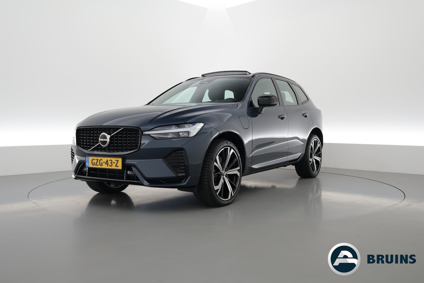 Volvo XC60 - 2.0 T6 Plug-in hybrid AWD R-Design | Pano | Bowers & Wilkins | Elek. Trekhaak | Standkache - AutoWereld.nl