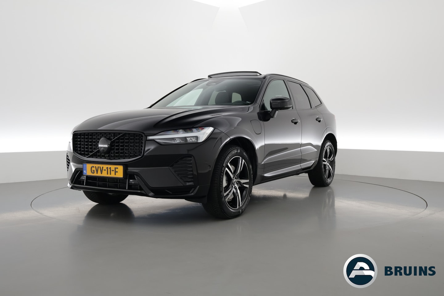 Volvo XC60 - 2.0 T6 Plug-in hybrid AWD Plus Black Edition | Pano | Pilot Assist | Winterpakket - AutoWereld.nl