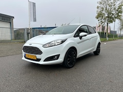 Ford Fiesta - 1.0 Champion Stoelverwarming/Trekhaak/Bluetooth/Pdc