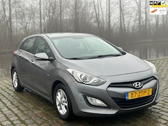 Hyundai i30 - 1.6 GDI i-Vision 1e eigenaar navigatie parkeer sensor airco cruis control cv op afs