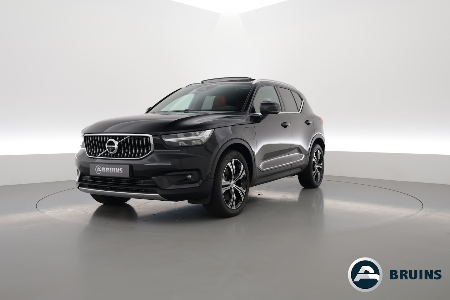 Volvo XC40 - 1.5 T5 Recharge Inscription | Pano-dak | Leer | Trekhaak | H&K Audio | 360 camera - AutoWereld.nl