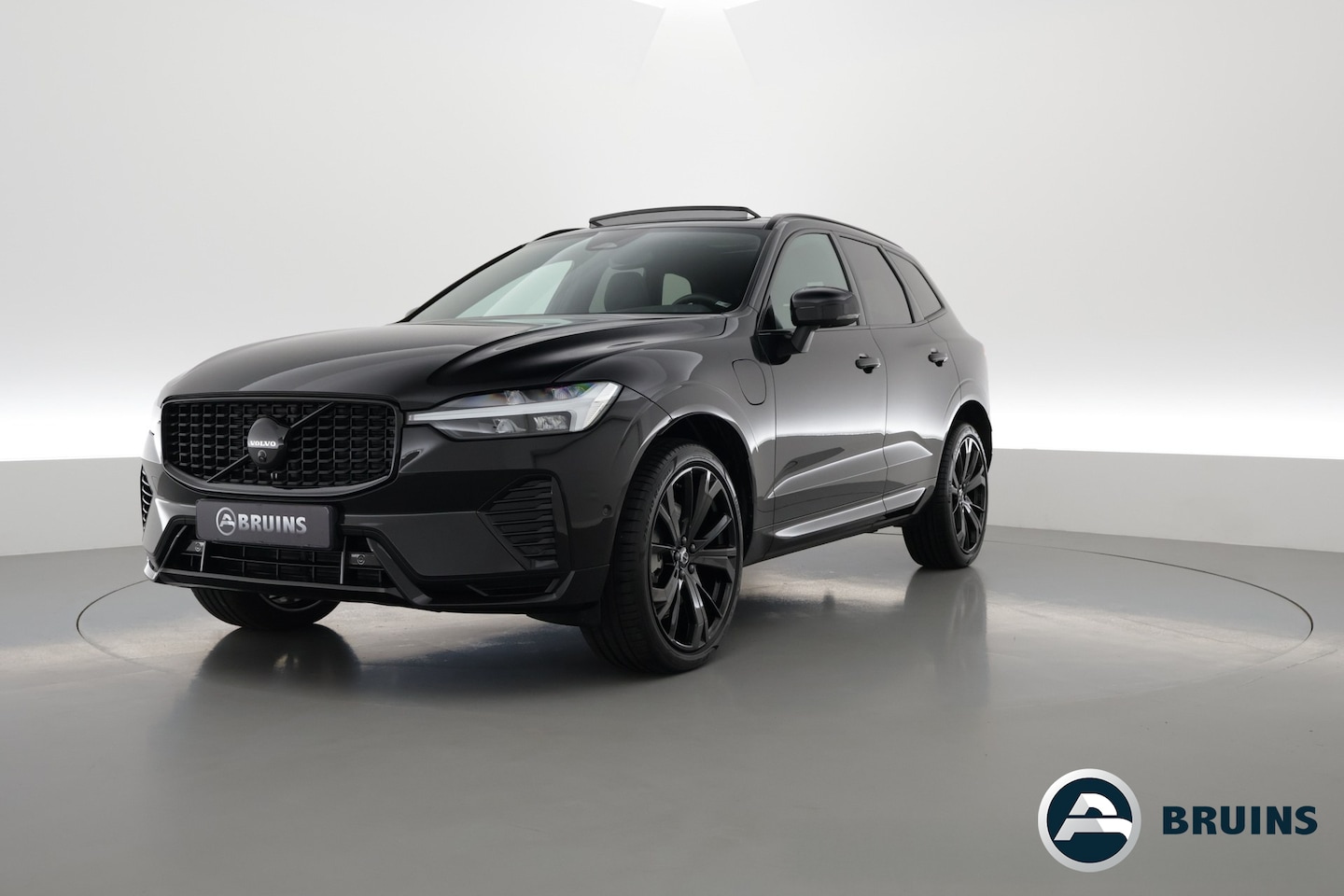 Volvo XC60 - T6 Recharge Plus Black Edition | Pano | Pilot assist | 360cam | Memory seats | Stoel- Stuu - AutoWereld.nl