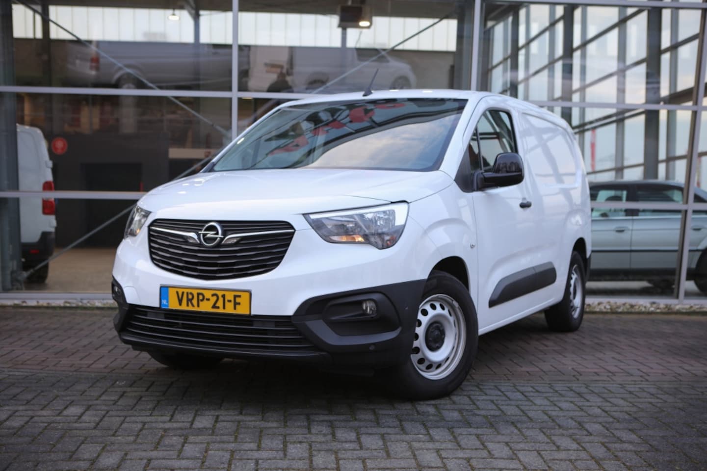 Opel Combo-e - L2H1 Edition 50 kWh - AutoWereld.nl