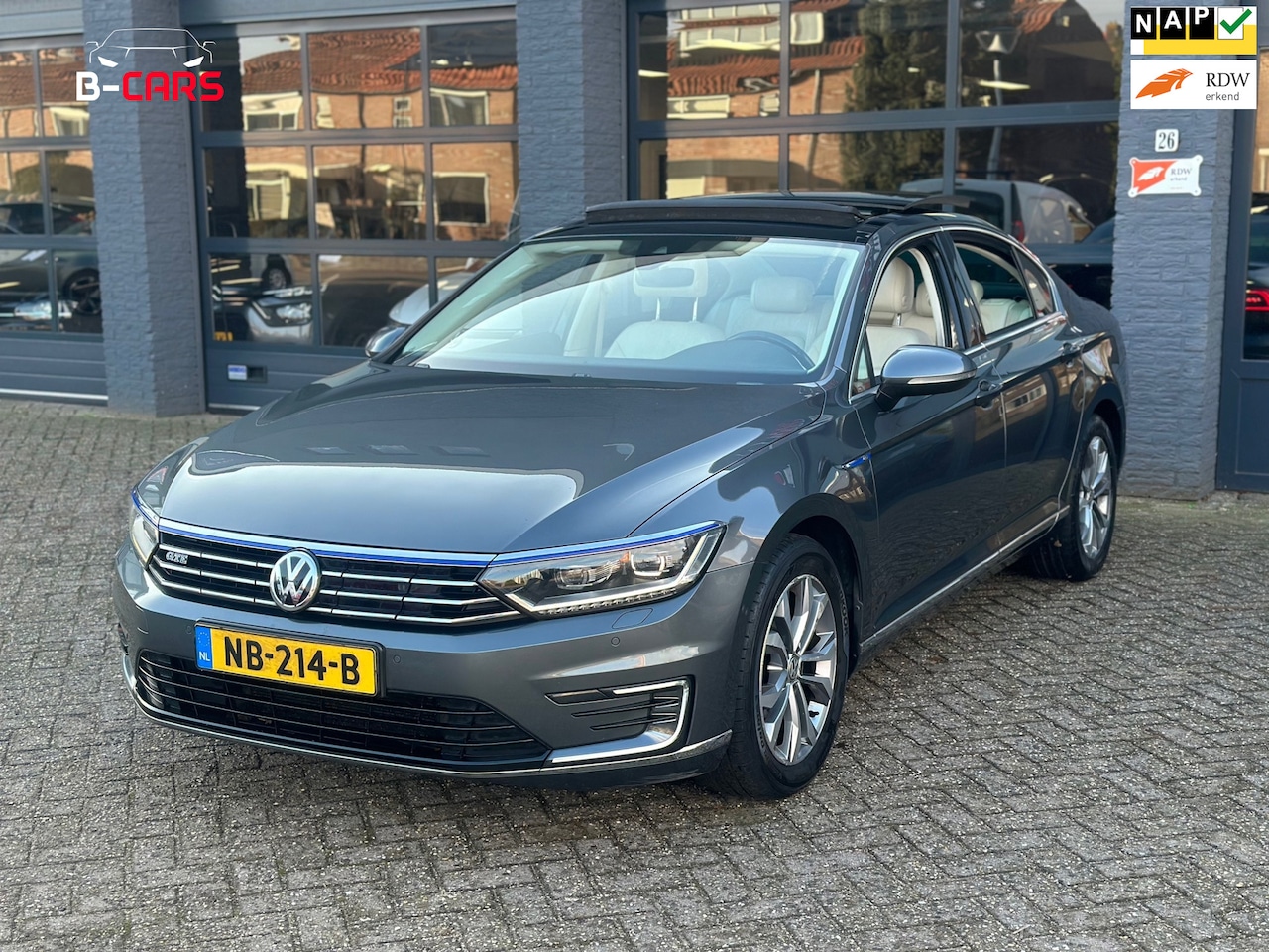 Volkswagen Passat - 1.4 TSI GTE Connected Plus PANO|AUTOPARK|LEER|CAMERA|DSG - AutoWereld.nl