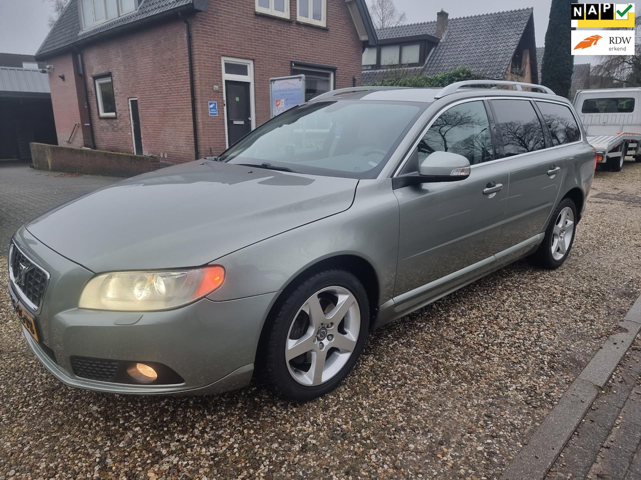 Volvo V70 - 2.5T Summum AUT|NWE APK+DISTR|DEALER AUTO|NAP/BOEKJES ETC - AutoWereld.nl