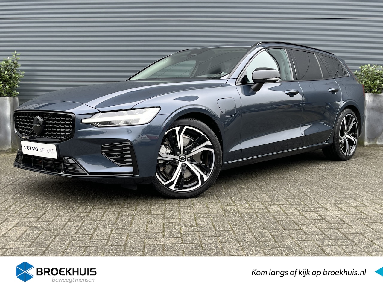 Volvo V60 - 2.0 T6 Plug-in hybrid AWD Plus Dark | 19'' | Achterbank verwarmd | Trekhaak | - AutoWereld.nl