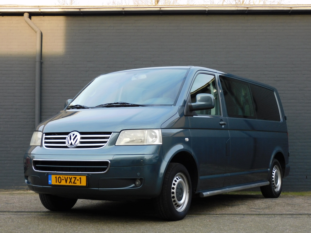 Volkswagen Transporter - 2.5 TDI 340 Trendline DC EDITION! 2e EIGENAAR! EDITION! LEER! BTW VRIJ! MARGE BUS! CRUISE! - AutoWereld.nl