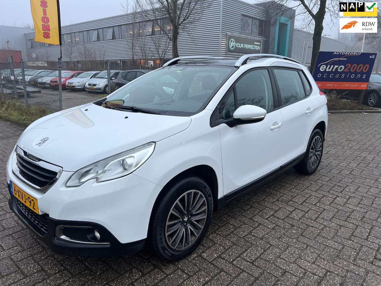 Peugeot 2008 - 1.2 PureTech Active - PANORAMA - AUTOMAAT ! - AutoWereld.nl