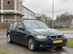 BMW 3-serie Touring - 318i Business Line | Lederen bekleding | NL & NAP | Navigatie | Trekhaak | Cruise Control