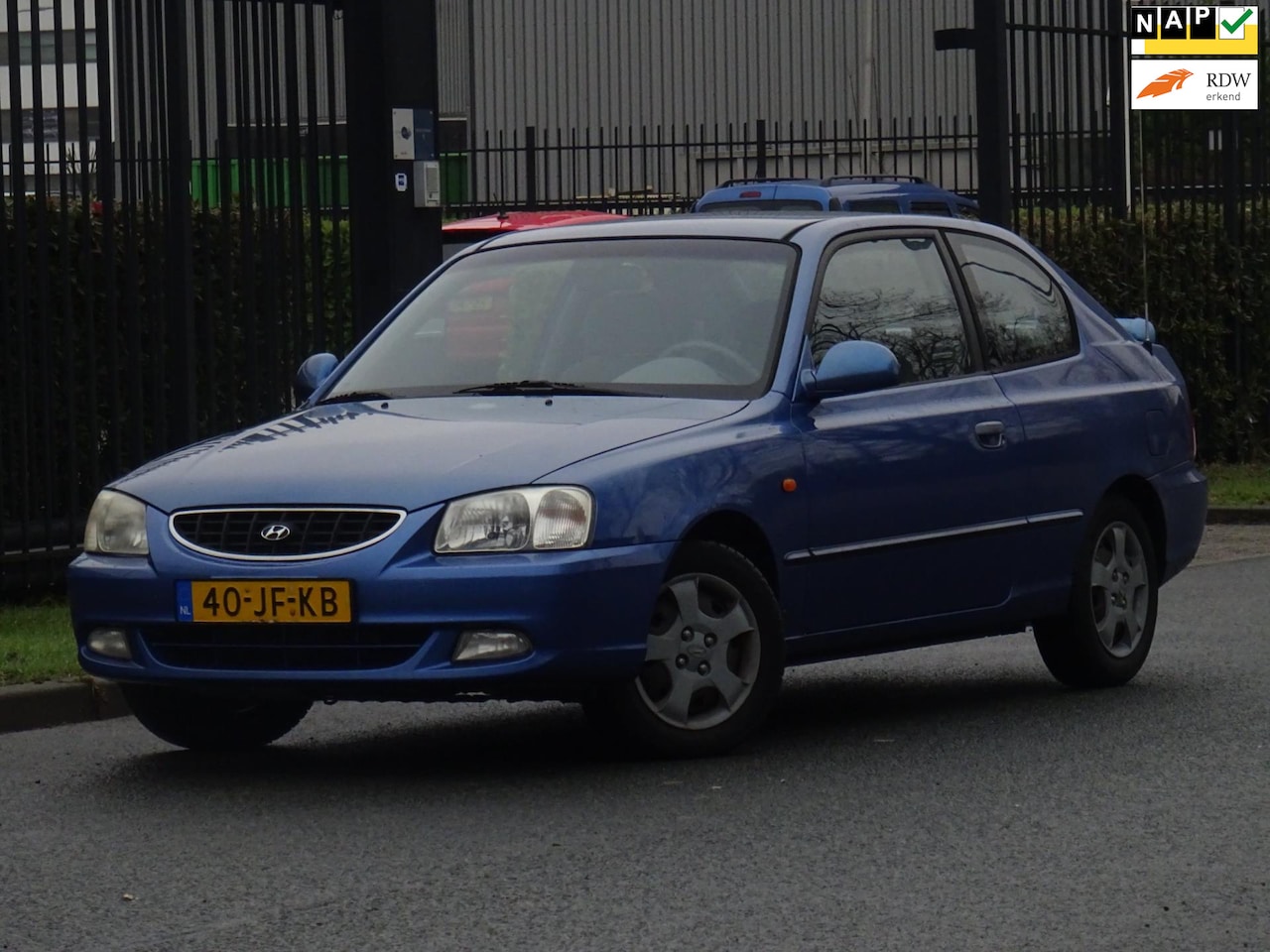 Hyundai Accent - 1.5i GS 90DKM NL-AUTO NAP/AIRCO/APK 2026 - AutoWereld.nl