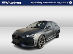 CUPRA Leon Sportstourer - 1.4 e-Hybrid VZ Black Edition / AUTOMAAT/ 245 PK/ PANO/ EXCLUSIEVE LAK/ CAMERA/ PARK. SENS