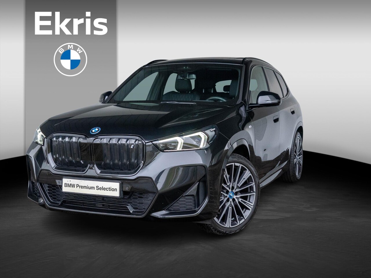 BMW iX1 - xDrive30 | M Sportpakket | Innovation Pack | Glazen panoramadak | Head Up Display | Harman - AutoWereld.nl