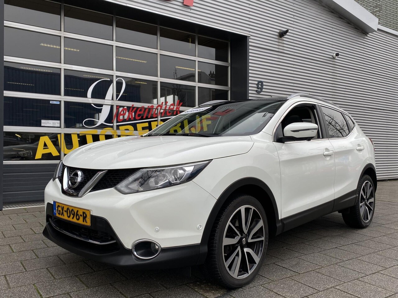 Nissan Qashqai - 1.2 Tekna - Automaat I Panorama dak I Navigatie I Leer I Sport velgen I PDC/ achteruitrij - AutoWereld.nl