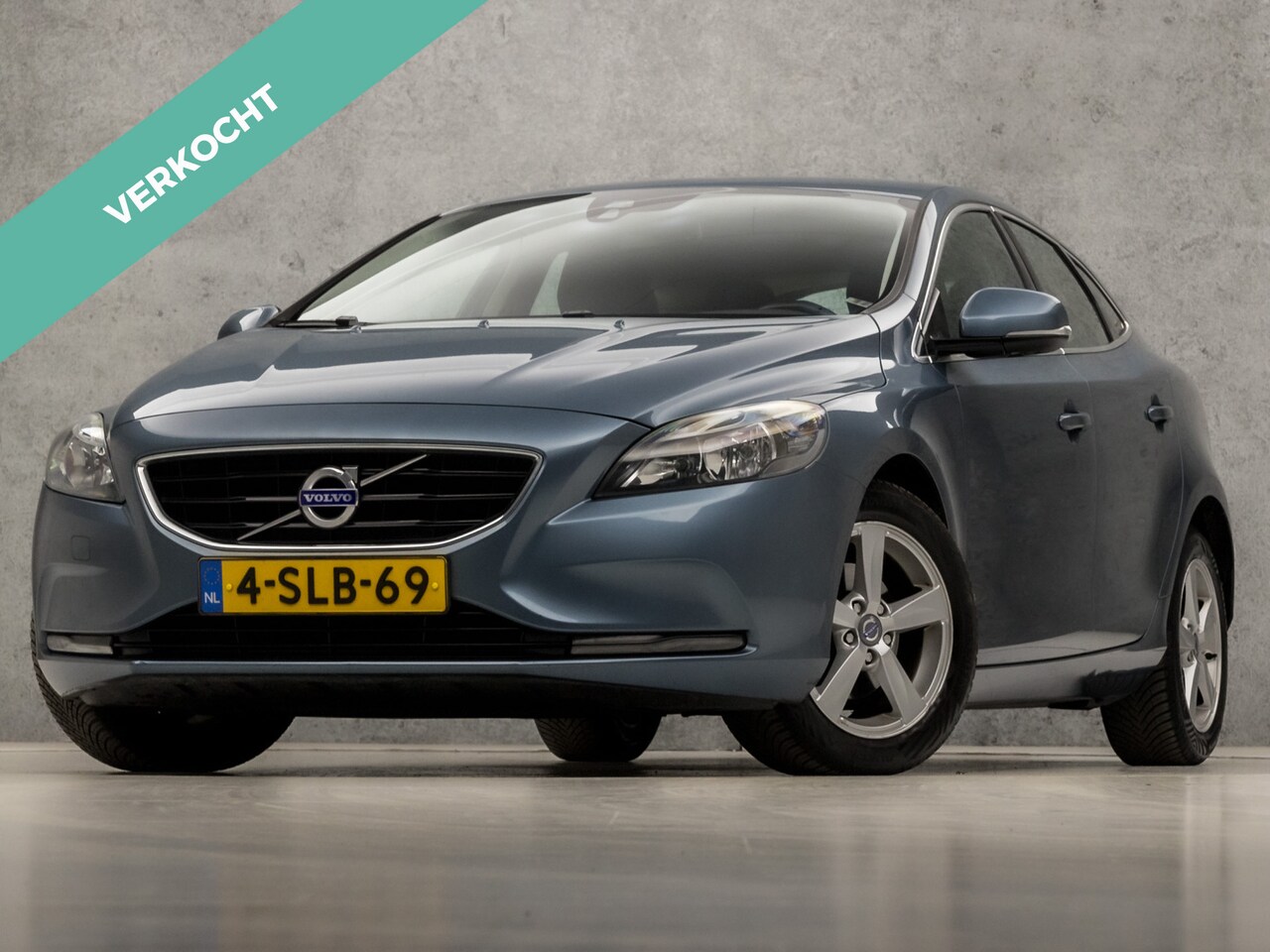 Volvo V40 - 1.6 D2 Momentum Sport (NAVIGATIE, CLIMATE, DIGITAL COCKPIT, LEDER, SPORTSTOELEN, TREKHAAK, - AutoWereld.nl