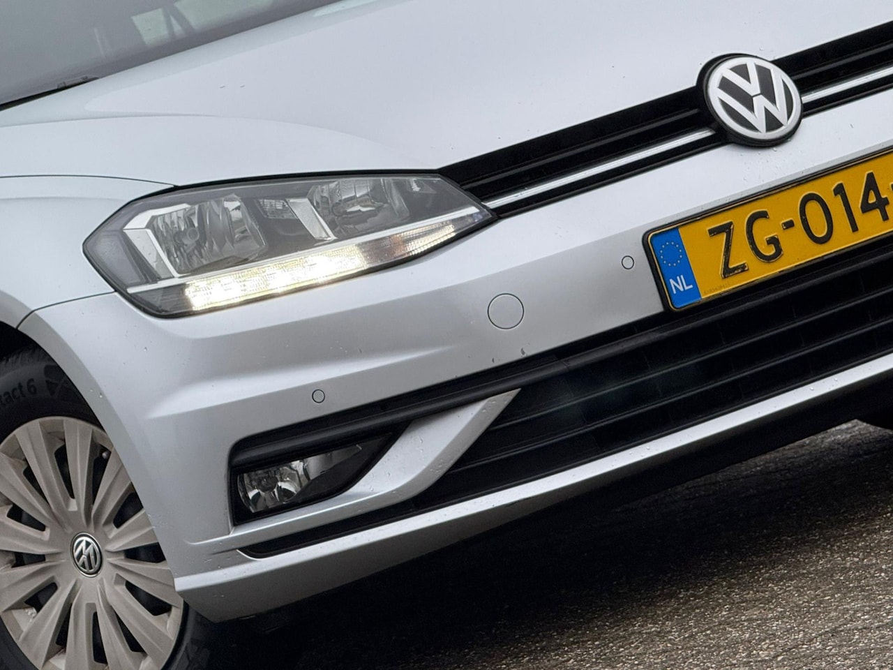 Volkswagen Golf - 1.0 TSI Trendline Business - Tungsten Silver - Keurig - AutoWereld.nl