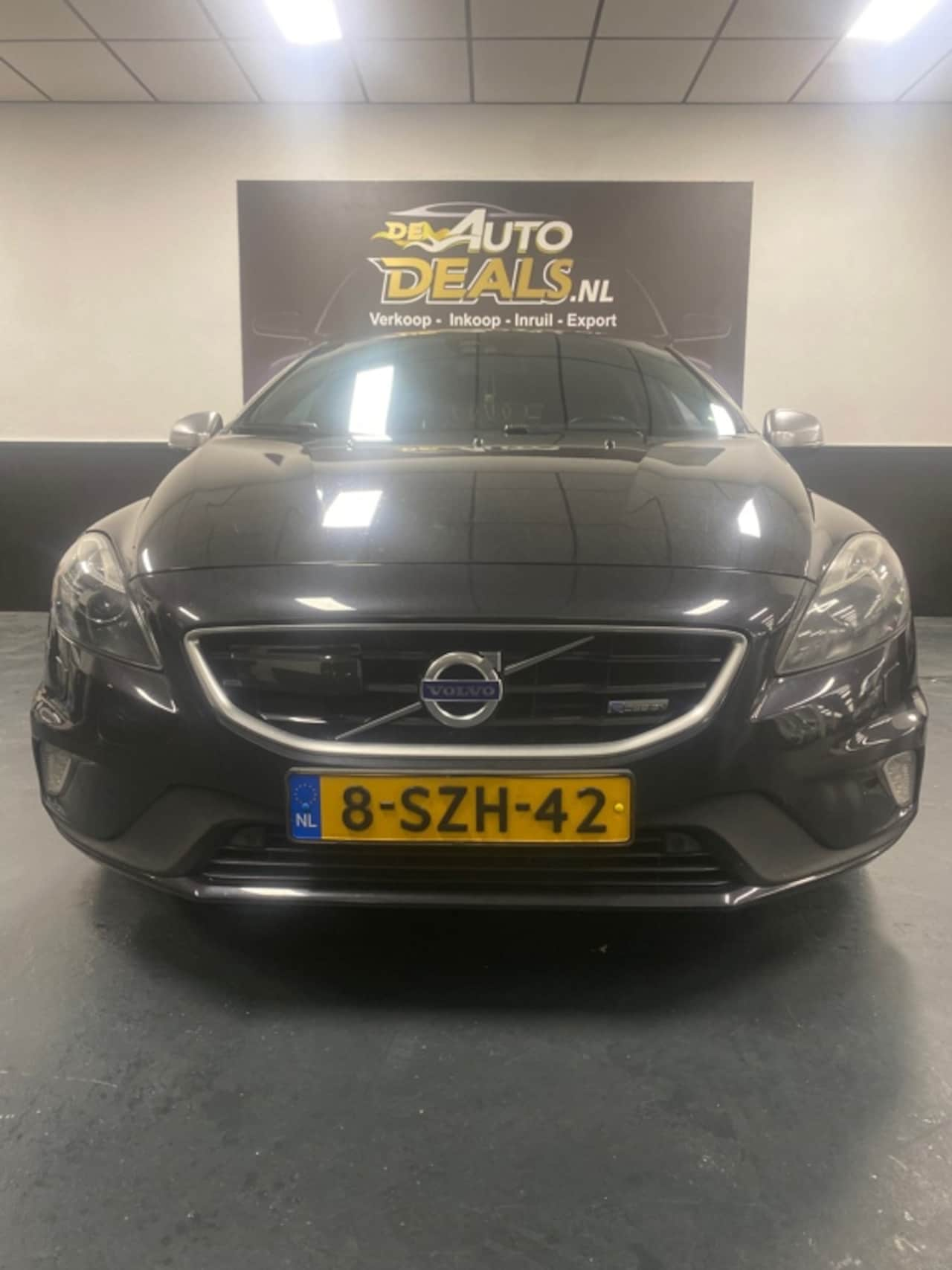 Volvo V40 - 1.6 D2 R-Design PANO SFEERVERLICHTING - AutoWereld.nl