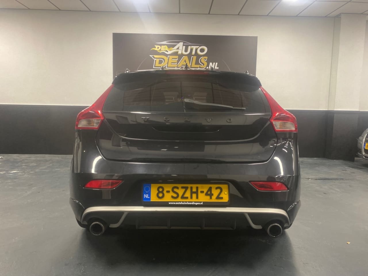 Volvo V40 - 1.6 D2 R-Design PANO SFEERVERLICHTING - AutoWereld.nl