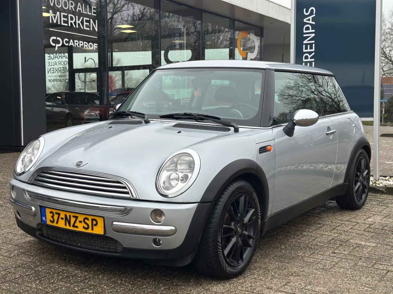 MINI Cooper - 1.6 Cooper Pepper '' Allseasonbanden - Airco - Elektrische ramen - AutoWereld.nl