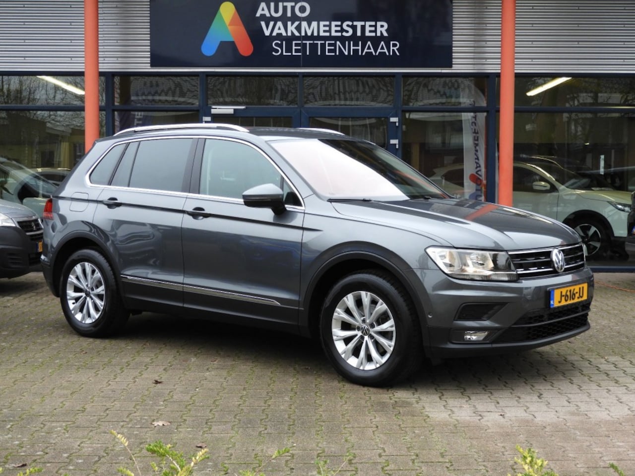 Volkswagen Tiguan - 1.5 TSI 150PK AUTOMAAT/CAMERA/KEYLESS/ADAPTIVE - AutoWereld.nl