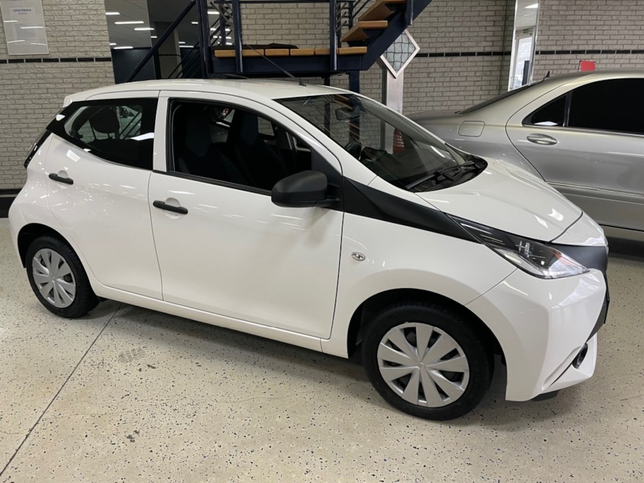 Toyota Aygo - 1.0 VVT-I X-FUN / AIRCO / BLUETOOTH / USB / AUX / LED - AutoWereld.nl