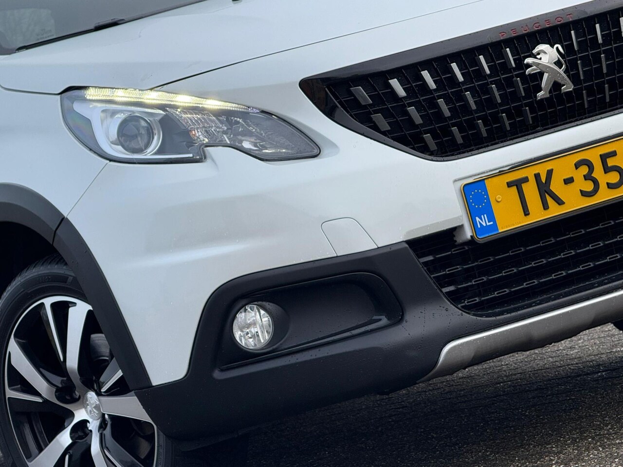 Peugeot 2008 - 1.2 PureTech 110pk GT-Line - Blanc Nacre - Lekker Sportief! - AutoWereld.nl