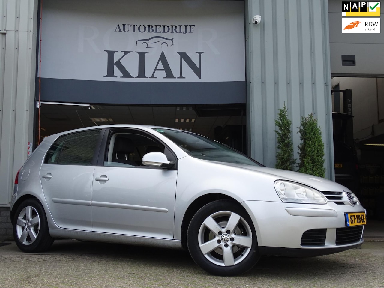 Volkswagen Golf - 1.6 FSI Comfortline Business | Automaat | NAP - AutoWereld.nl